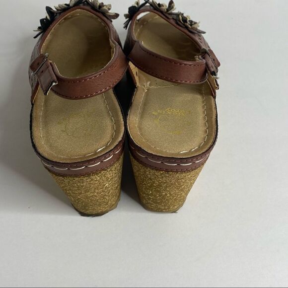 Alexis Leroy | Wedges  - Picture 3 of 7